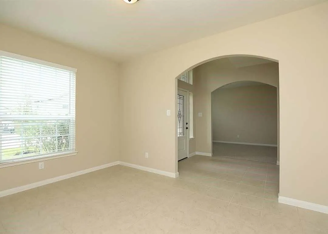 4 bed, 3.5 bath, 2938 sqft, $3,300 — Photo 4