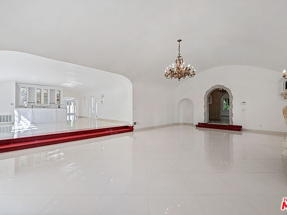 4th image of 519 N Beverly Dr
