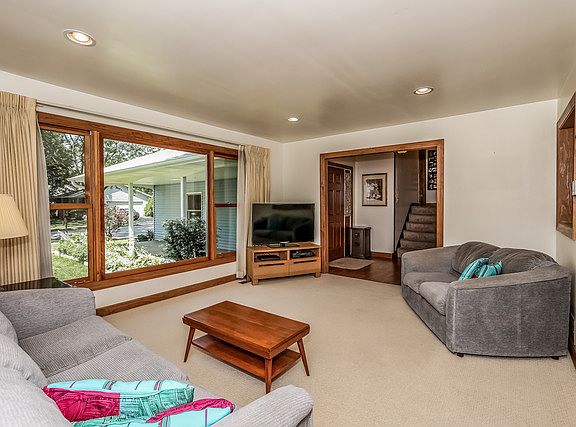 3rd image of 121 Marimac Ln