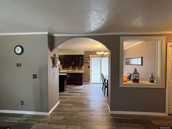 4th image of 913 Eisenhower Dr