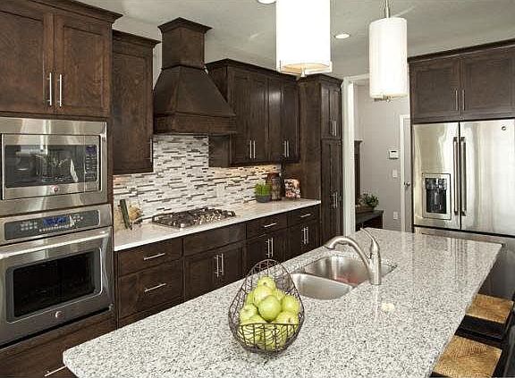 4th image of 5285 Niagra Lane N