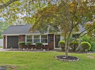 44 Queen Anne Rd, Levittown, PA 19057