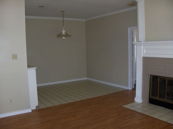 2nd image of 217 E Windsor Dr
