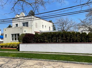 74 Tioga Ave, Atlantic Beach, NY 11509