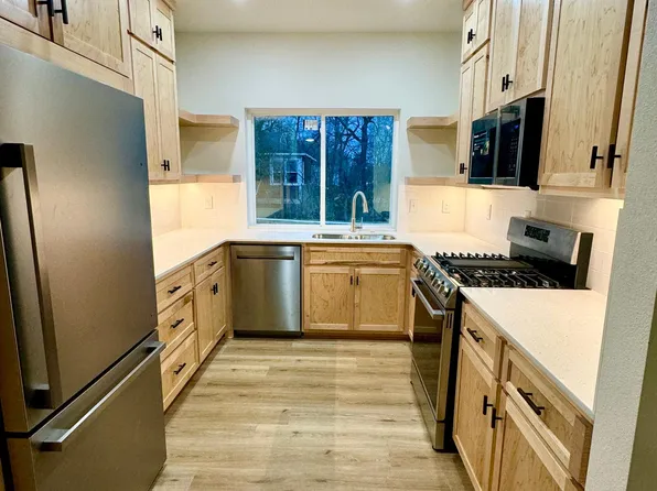 2279 W Wedington Dr, Fayetteville, AR 72701