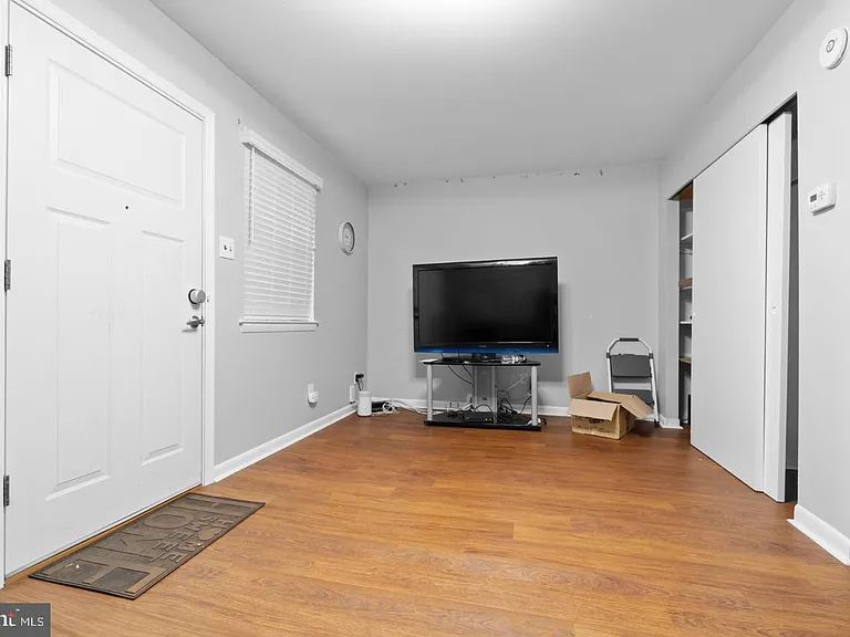 1225 Diamond St — Photo 3