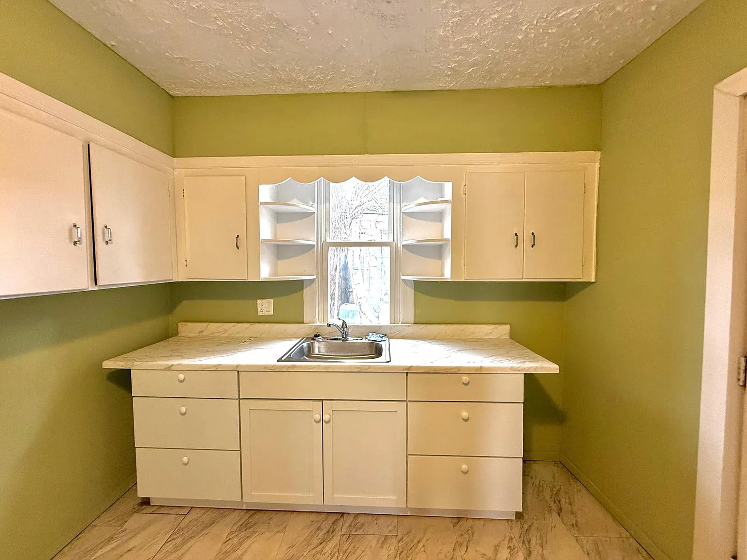 4 bed, 1312 sqft, $1,790 — Photo 4