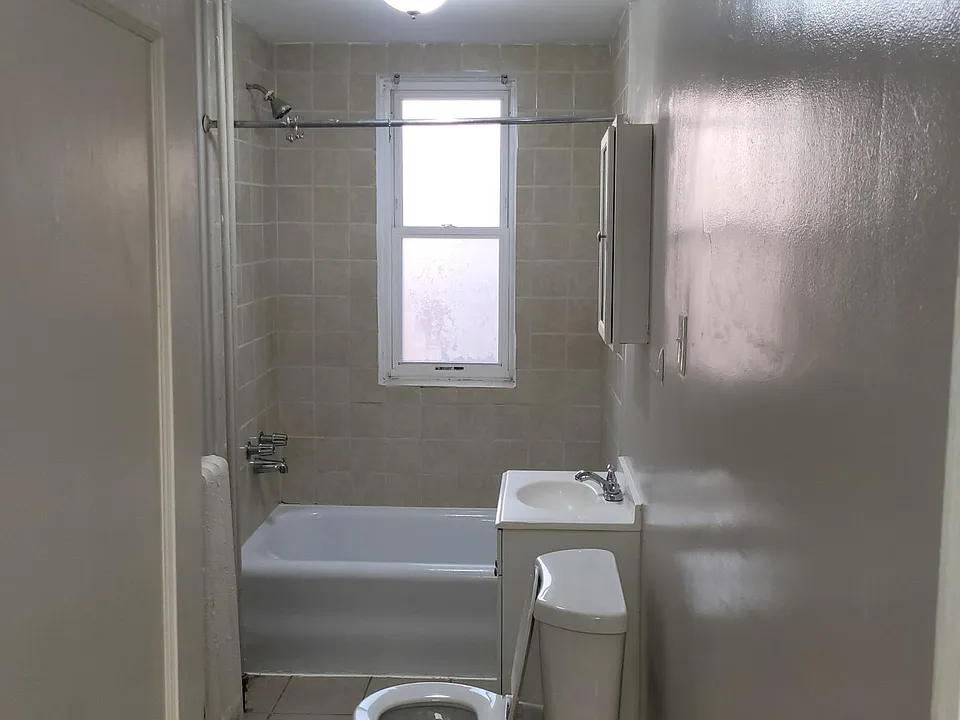 82 Carroll St #10
