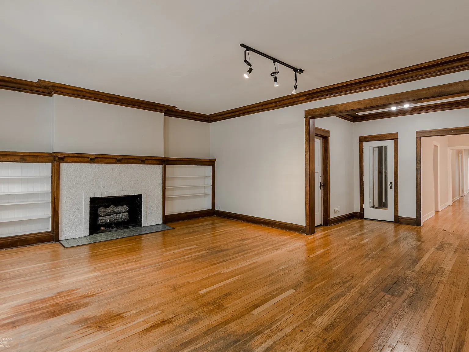 5211 S Greenwood Ave — Photo 4