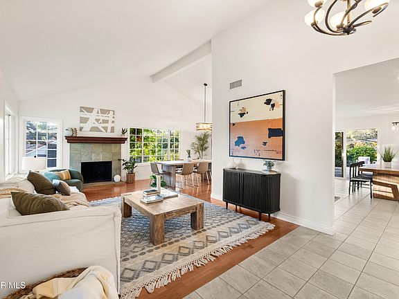 3rd image of 121 Windsong St