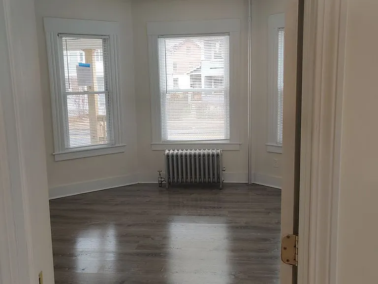 256 White St — Photo 8