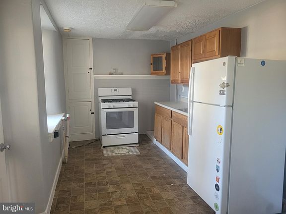 4th image of 317 Main St