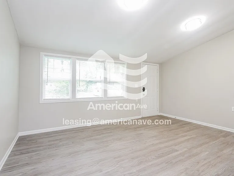 1064947_006_living_room_12700132.jpg