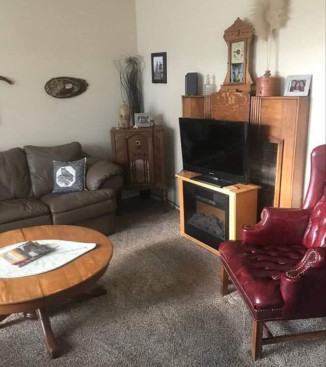 1st image of 513 Cypress Dr
