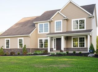 31 Golden Cres, Orchard Park, NY 14127