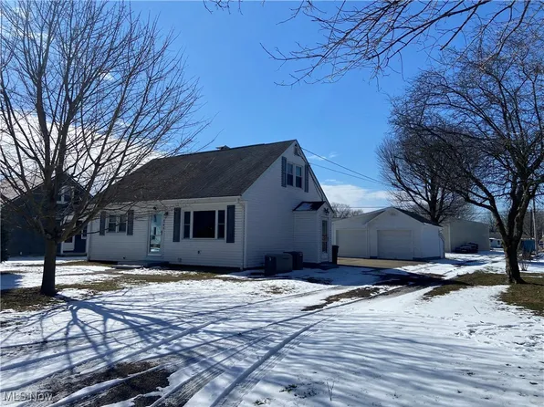 209 N Oak St, West Lafayette, OH 43845