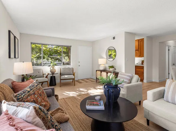 2861 Bidwell St APT 4, Davis, CA 95618
