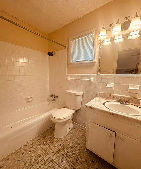 4051 Southlawn Ave — Photo 10