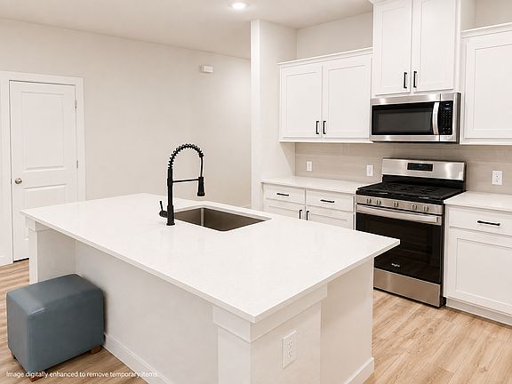 5th image of 631 Cari Ln