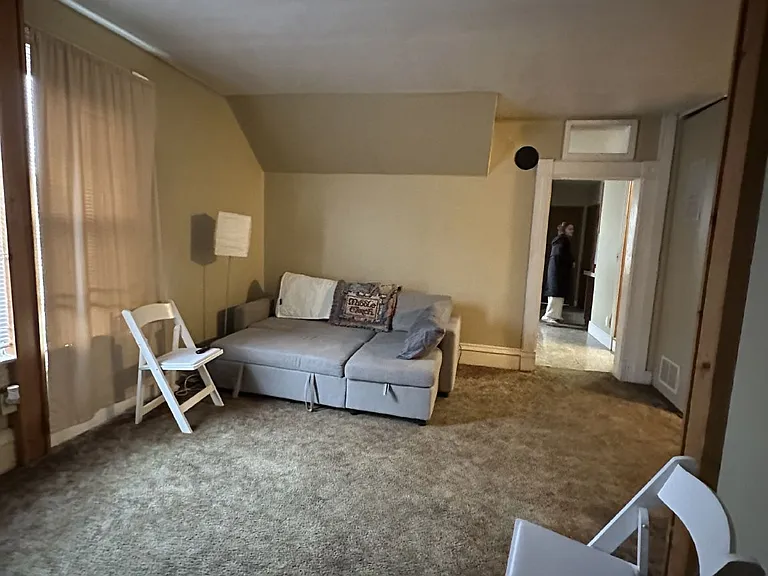 803 Niagara St — Photo 4