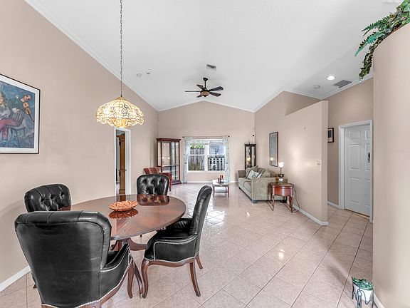 3rd image of 115 Saratoga Boulevard E