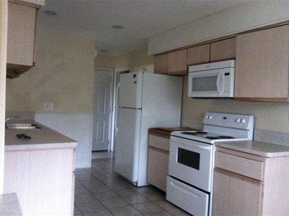 4th image of 1701 Dover Ct