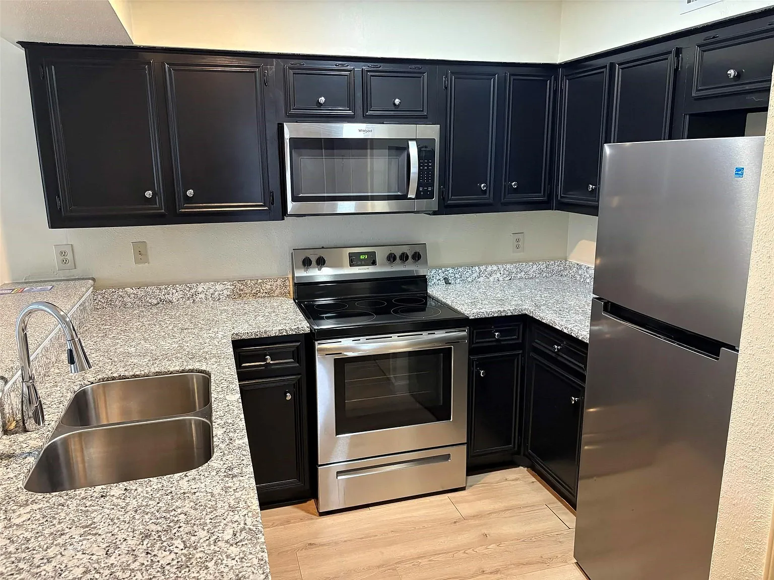 2 bed, 2.5 bath, 5834 sqft, $1,250 — Photo 4