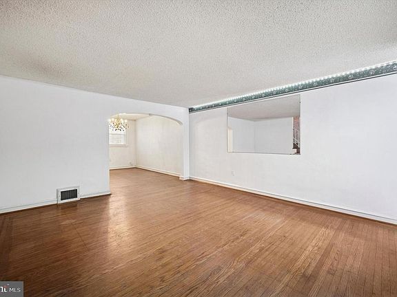 4th image of 6024 Reach St