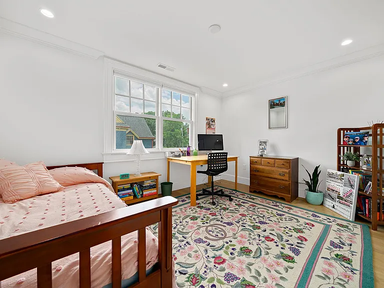 8 Kirk St — Photo 17