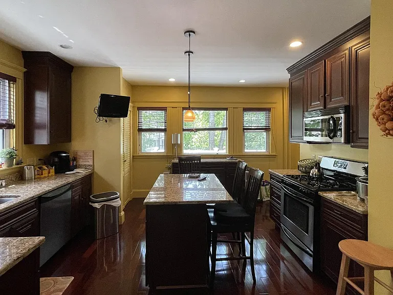 Larch Rd — Photo 2
