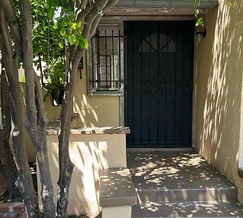 3rd image of 1629 1/2 N Kingsley Dr #1629-1/2