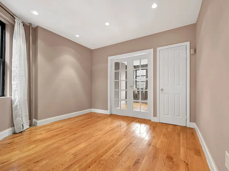715 E 5th St #3-B — Photo 10