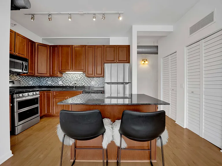 1200 W Monroe St #412 — Photo 10