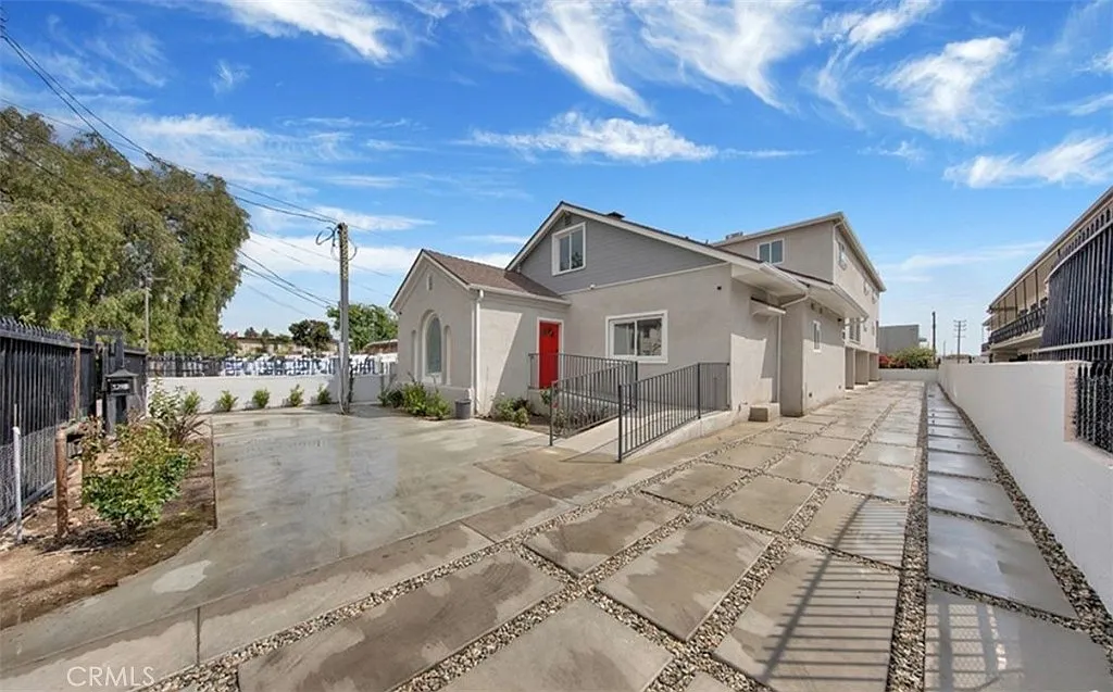 3 bed, 1600 sqft, $3,500 — Photo 1