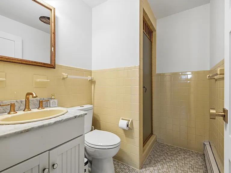 19 Peconic Ave — Photo 29