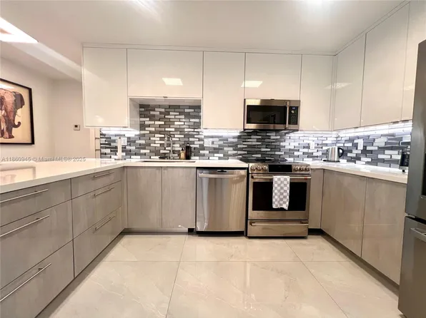 100 Bayview Dr, Sunny Isles Beach, FL