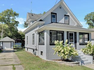 58 Vine St, Elgin, IL 60123