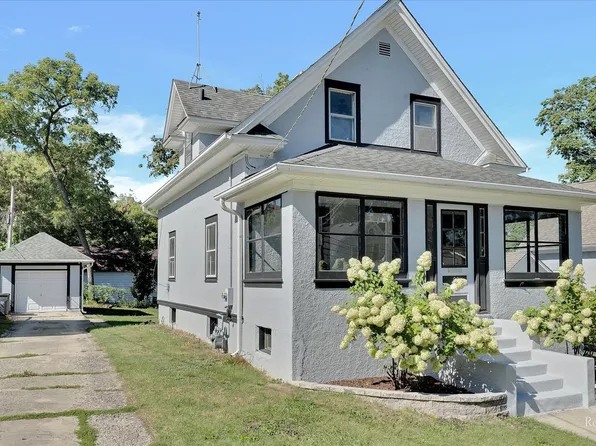58 Vine St, Elgin, IL 60123