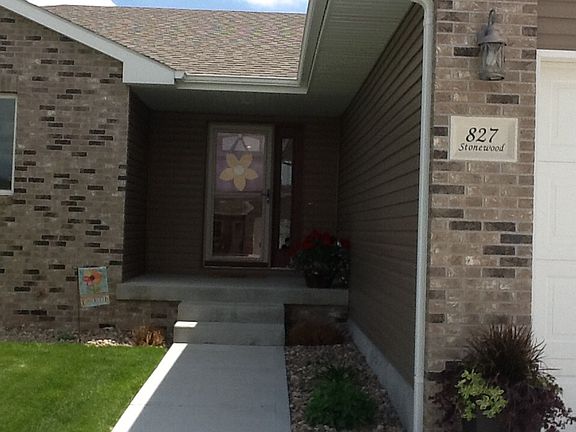 3rd image of 827 Stonewood Ave