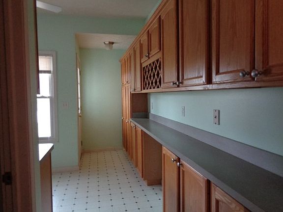 3rd image of 1328 W 108th St