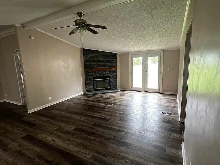 1098 Victory Ln — Photo 5