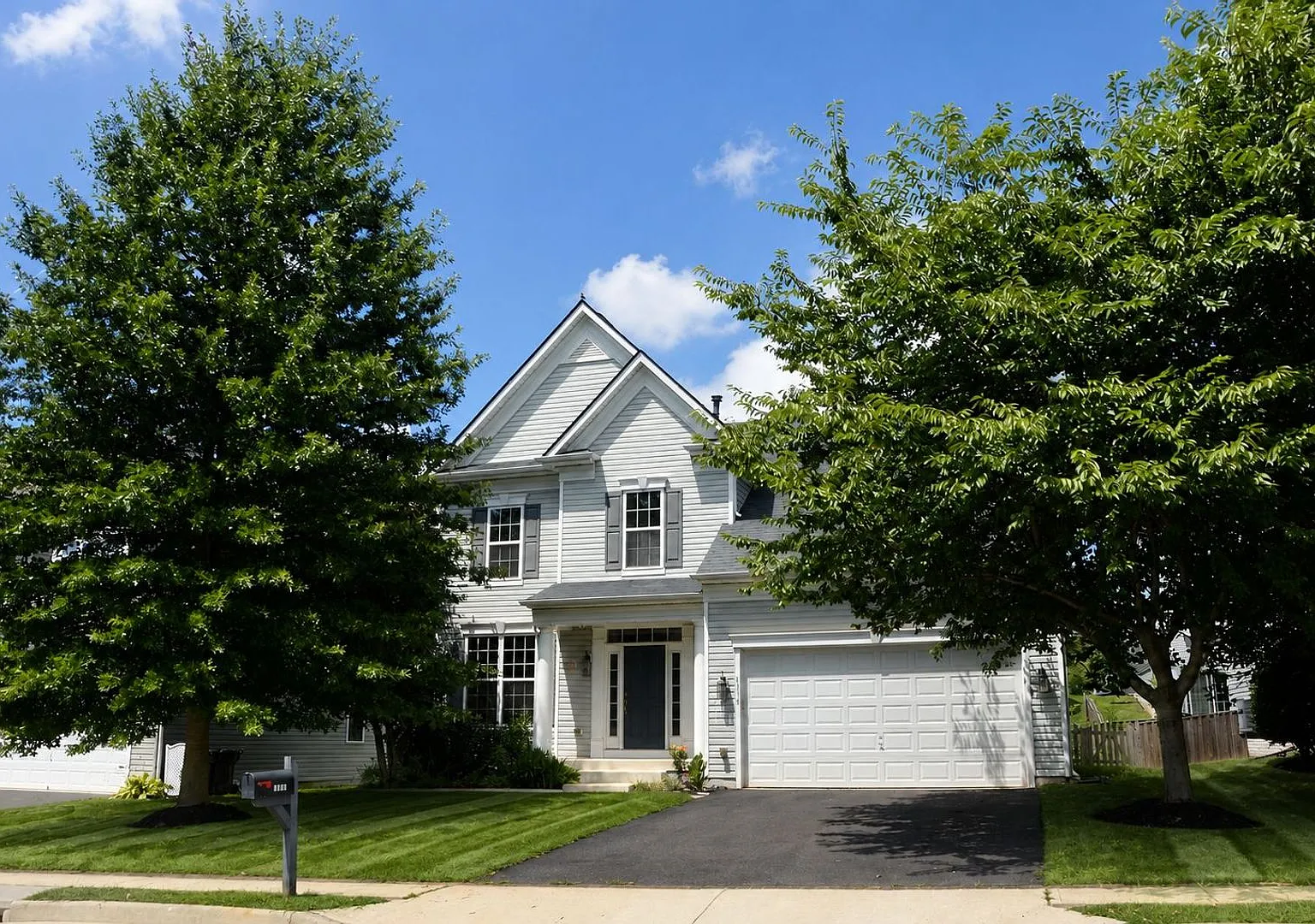 Charming Colonial in Magnolia Green — Photo 1