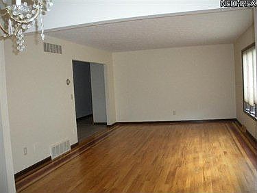 4th image of 25620 Hilliard Blvd
