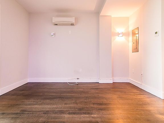 4th image of 146 Meserole St APT 5I