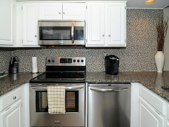 5th image of 331 Ringwood Ave #A015