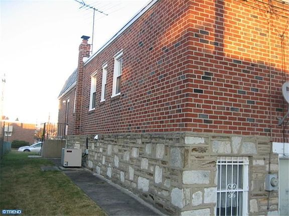 4th image of 1104 Borbeck Ave