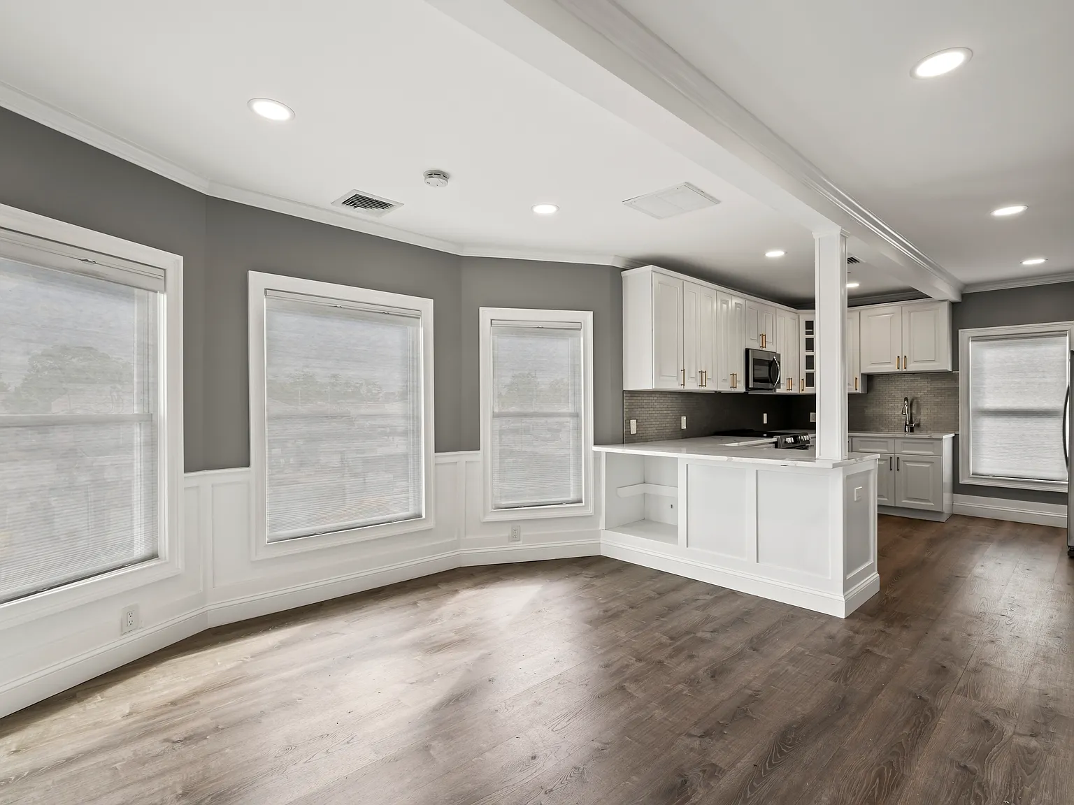 2 bed, 1.5 bath, 1287 sqft, $3,700 — Photo 2