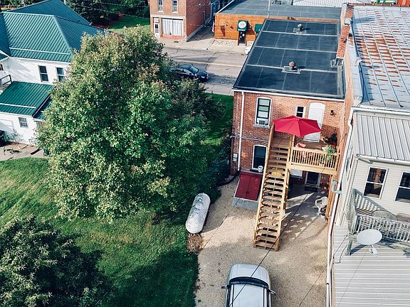2nd image of 108 E Amelia St