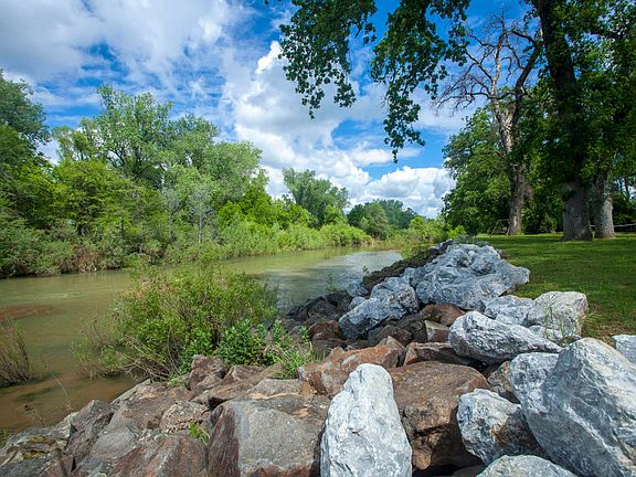 5th image of 9894 Cow Creek Dr