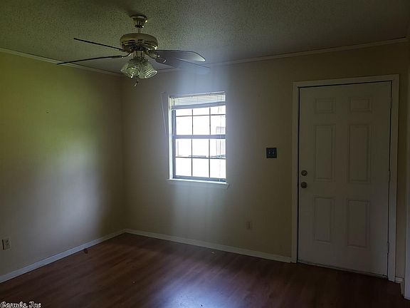 5th image of 15 Oakwood Dr